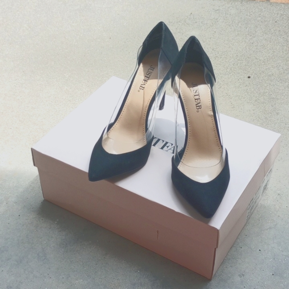 Black Pumps
